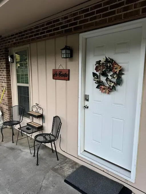 La Casita- King Suite, 3 Minutes To Parkway Сasa de vacaciones
