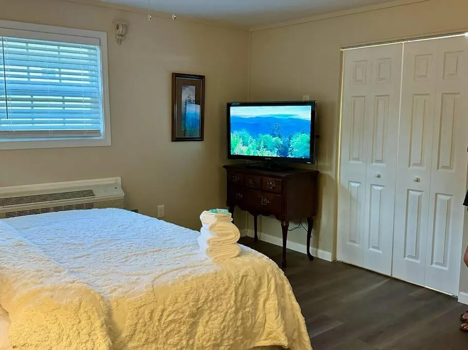 La Casita- King Suite, 3 Minutes To Parkway Сasa de vacaciones