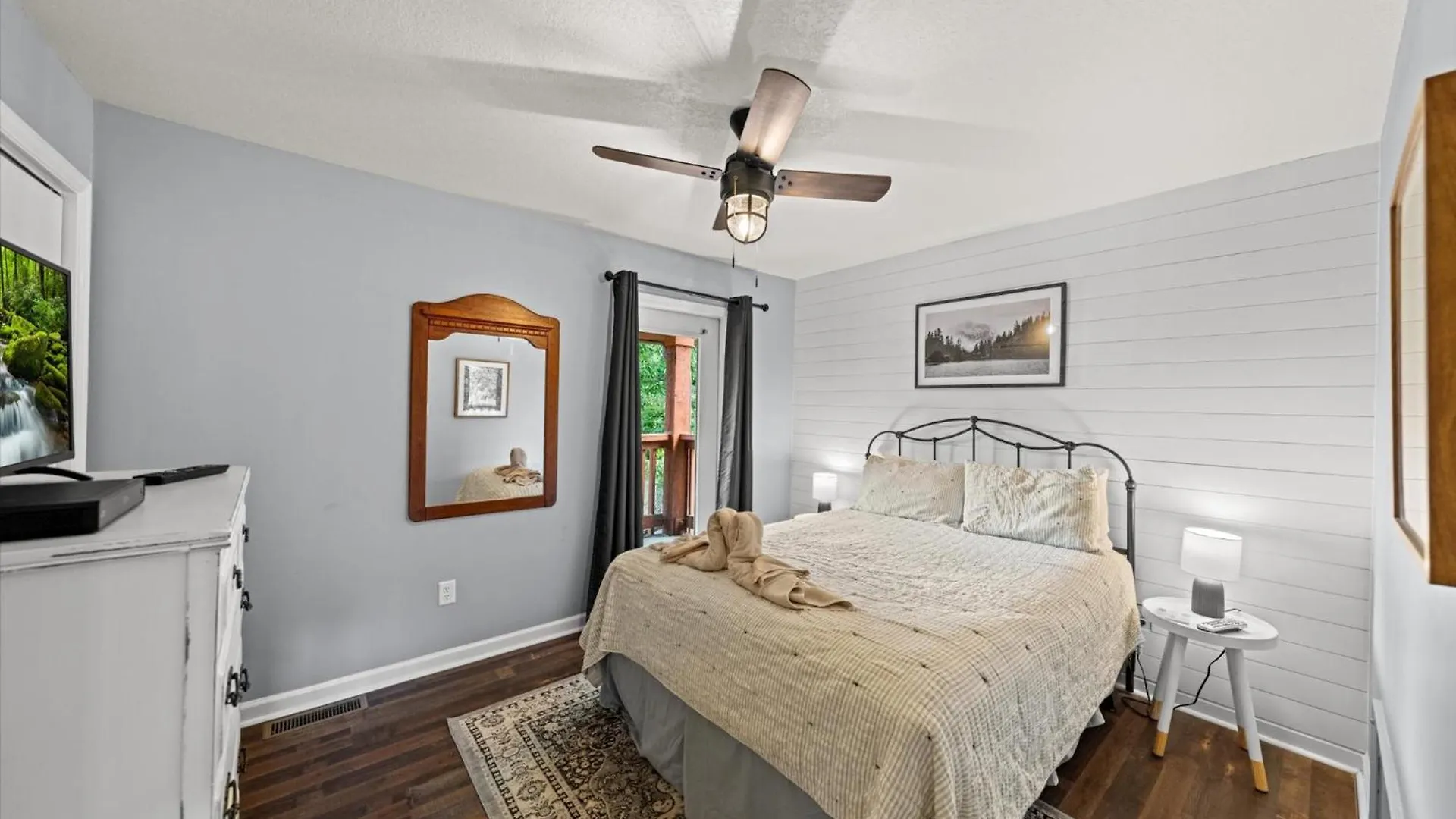 Holiday home Modern 2br Just 5 Min To Pkwy!