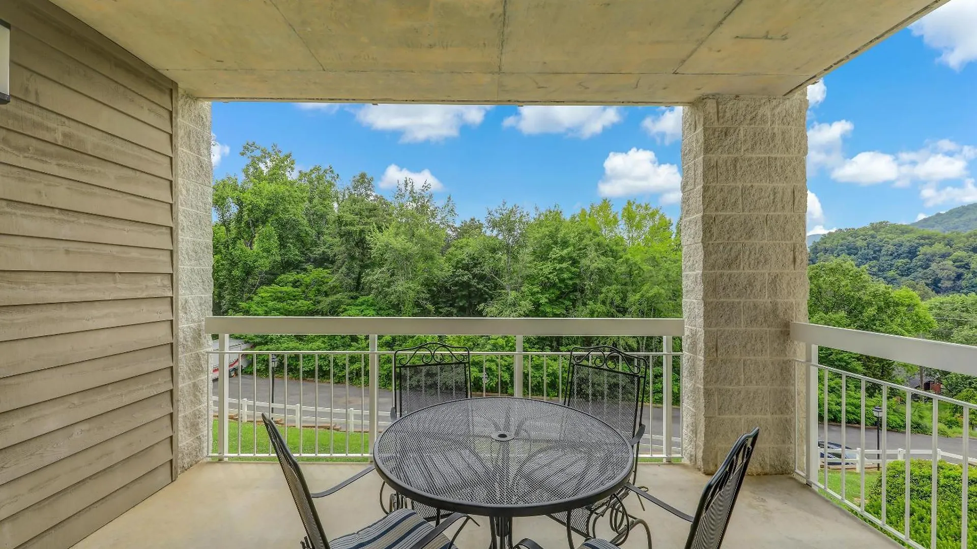 Dream Whispering Pines 423 Apartment