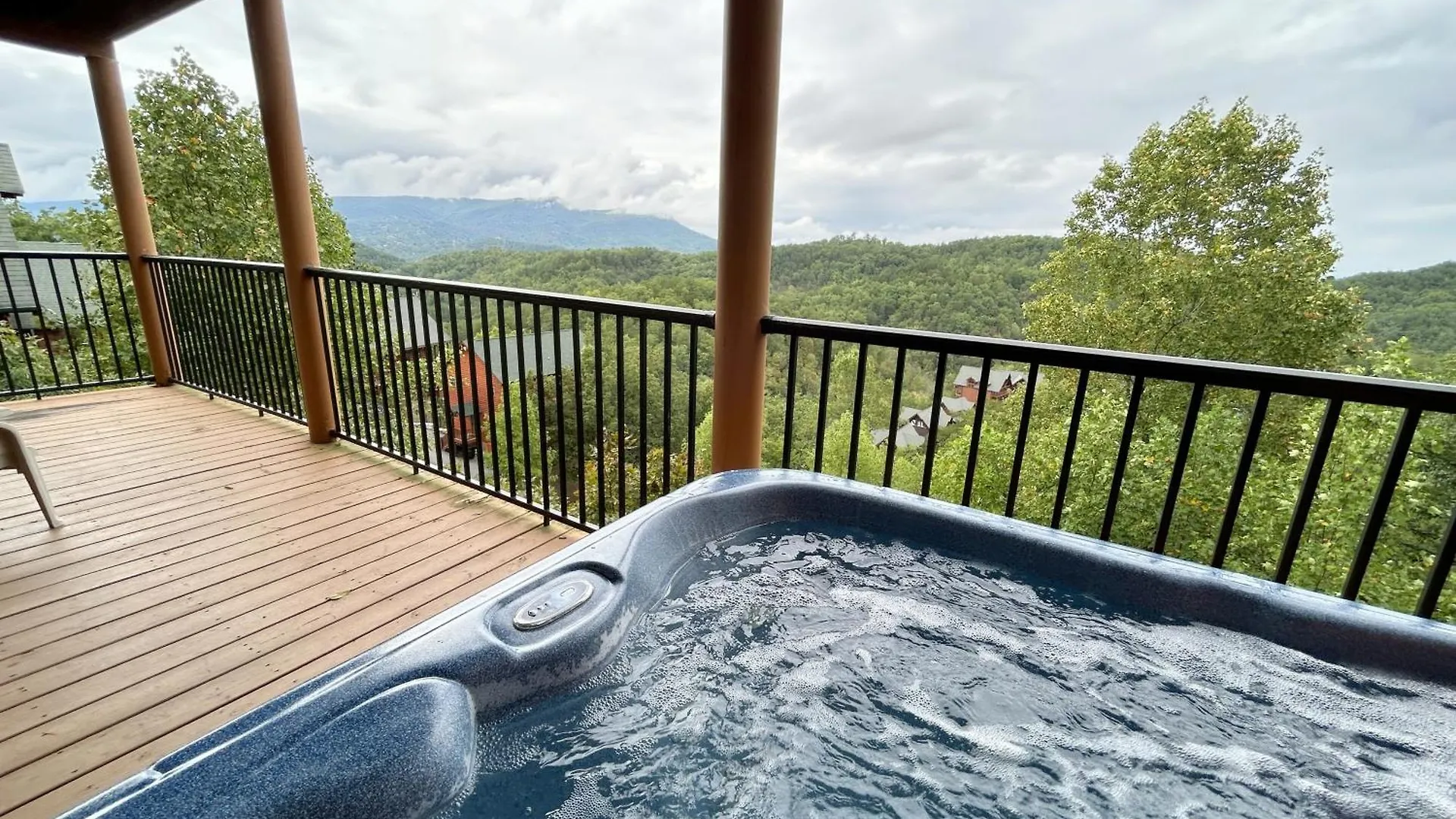 Wild Mountain Honey 3 Bedroom/3 Bath With Theater Holiday home
