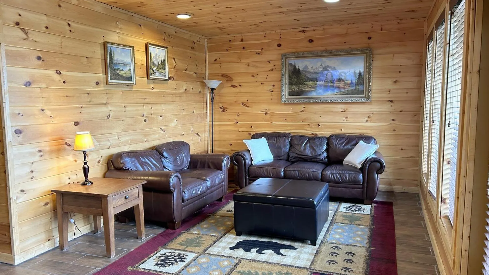 Wild Mountain Honey 3 Bedroom/3 Bath With Theater Holiday home *