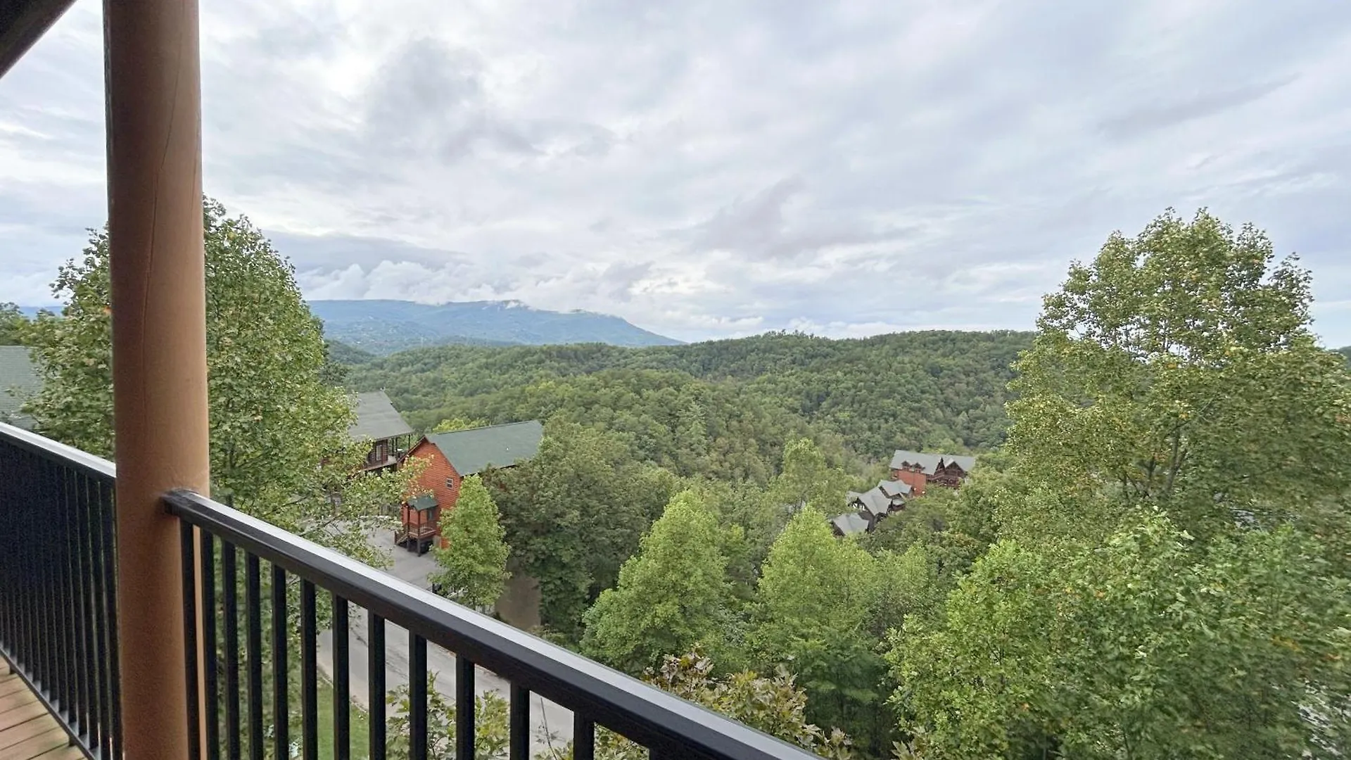 Wild Mountain Honey 3 Bedroom/3 Bath With Theater Holiday home *