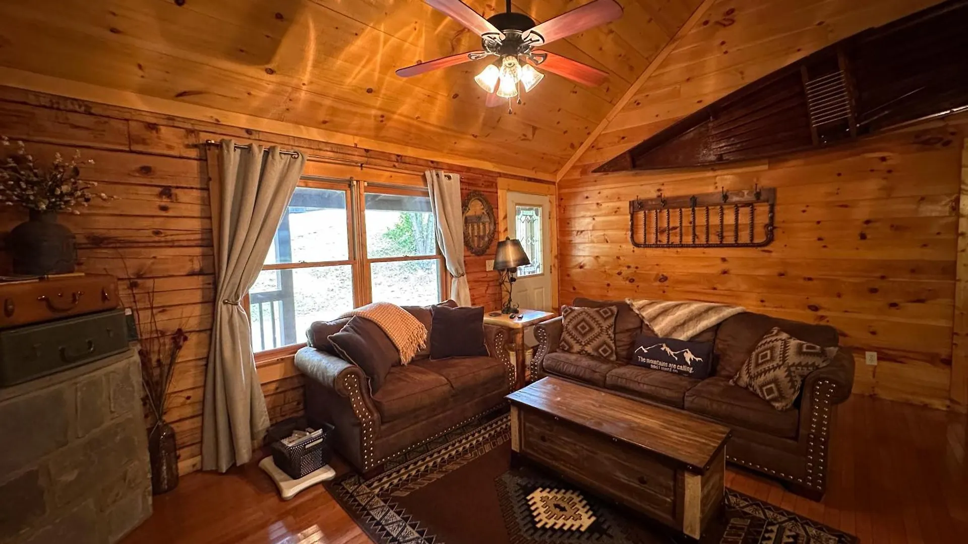 Moon Shadow - Beautiful 1 Mile From Parkway Pigeon Forge
