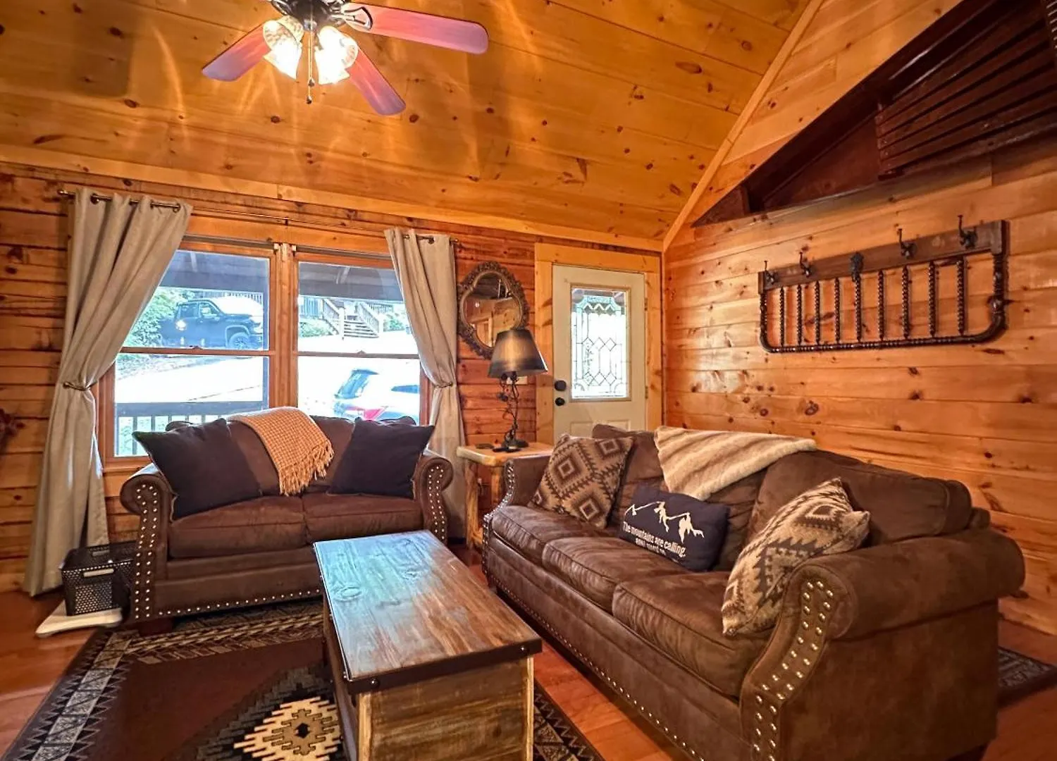 Holiday home Moon Shadow - Beautiful 1 Mile From Parkway Pigeon Forge