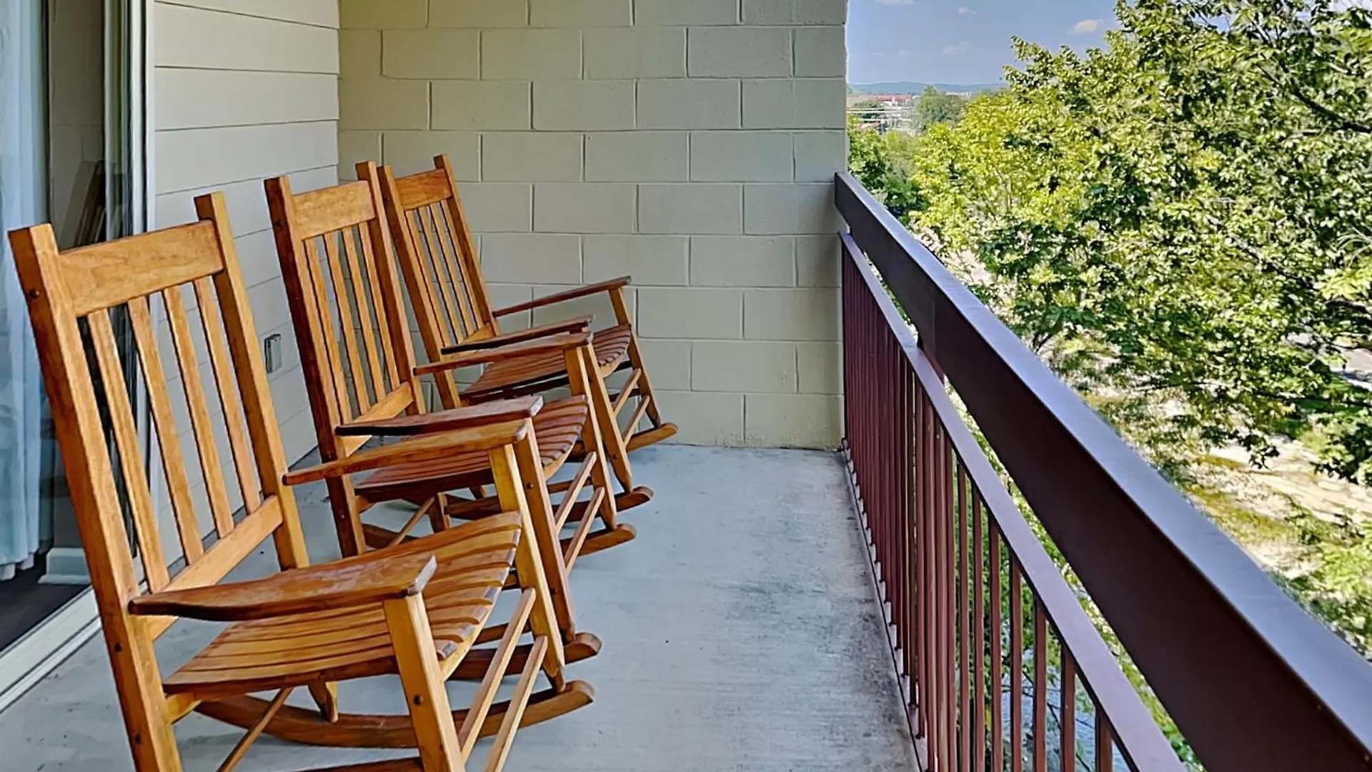 Peaceful River View Cedar 604 Apartment