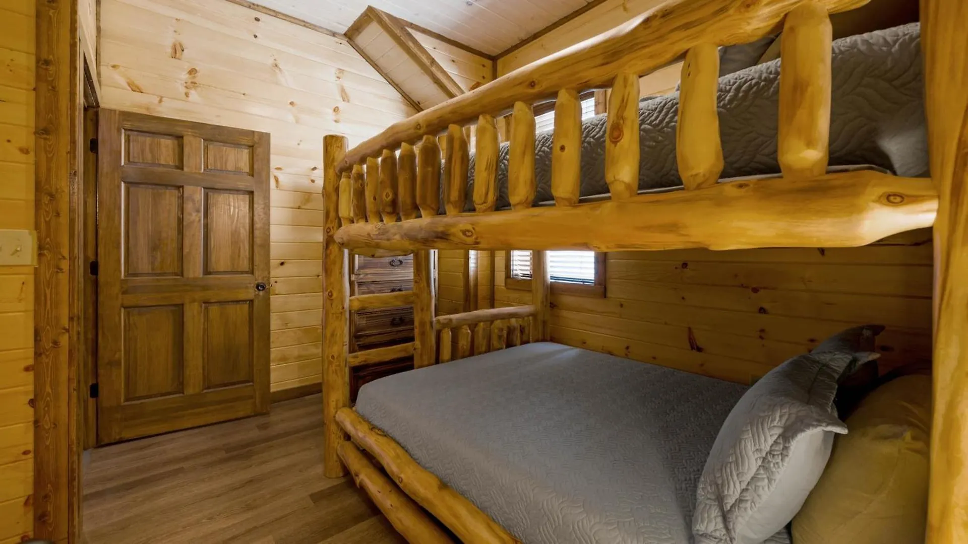 Holiday home Liberty - Family Getaway With Pool, Hot Tub, Arcade & Dogs Pigeon Forge