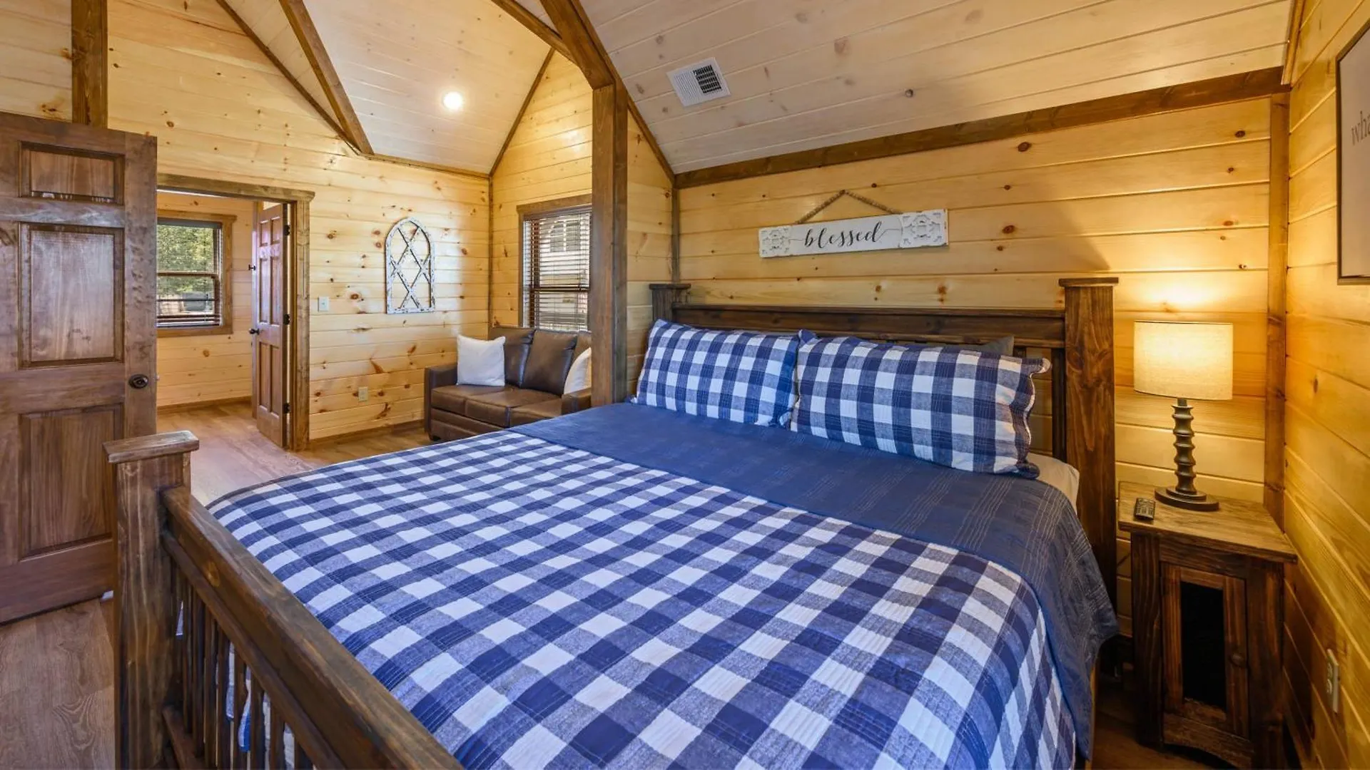 Liberty - Family Getaway With Pool, Hot Tub, Arcade & Dogs Holiday home