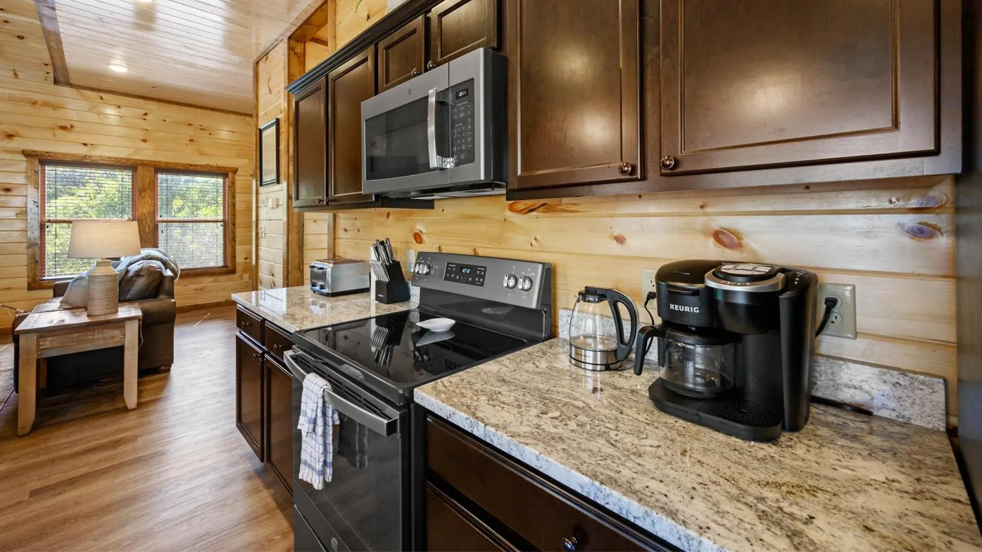 Liberty - Family Getaway With Pool, Hot Tub, Arcade & Dogs *