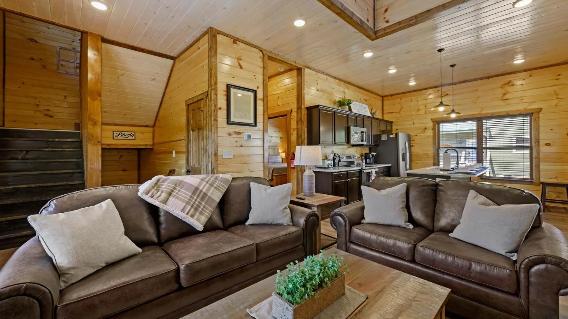 Liberty - Family Getaway With Pool, Hot Tub, Arcade & Dogs * Pigeon Forge