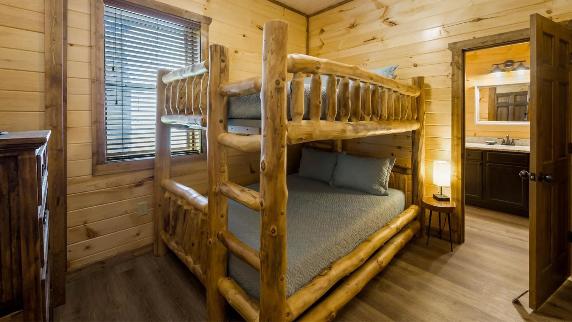Liberty - Family Getaway With Pool, Hot Tub, Arcade & Dogs