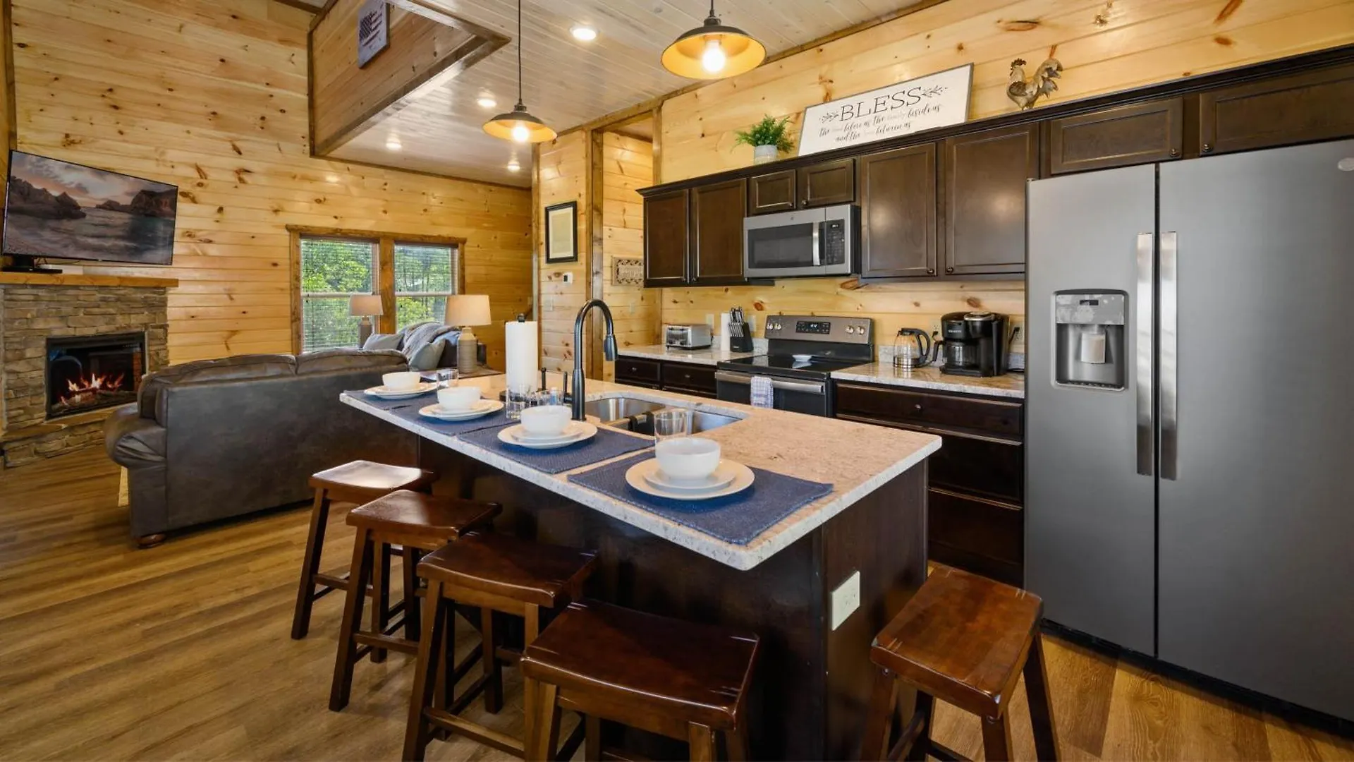 Liberty - Family Getaway With Pool, Hot Tub, Arcade & Dogs Pigeon Forge