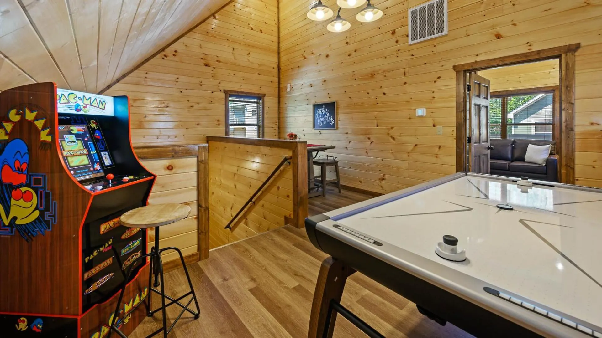 Liberty - Family Getaway With Pool, Hot Tub, Arcade & Dogs