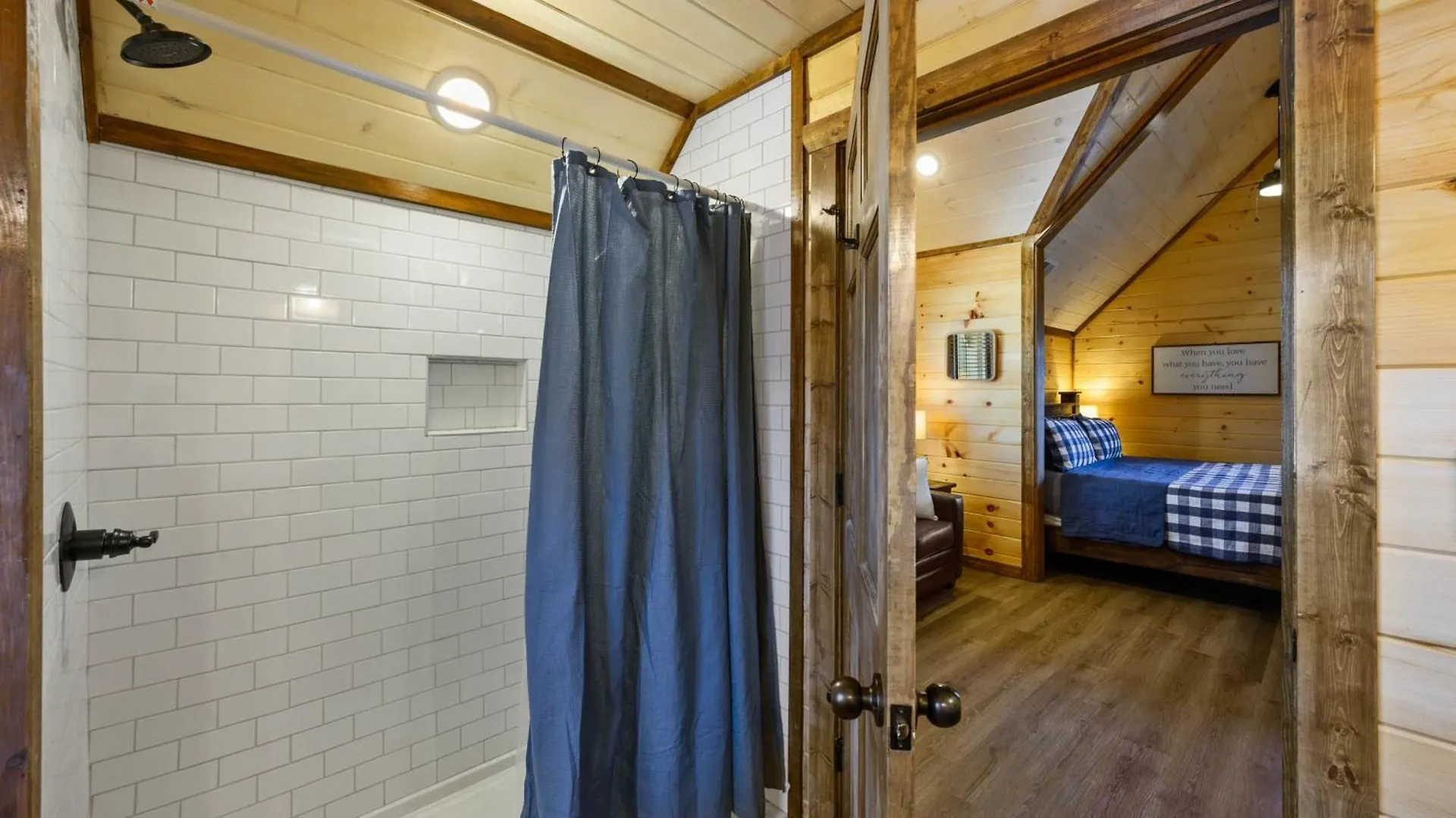 Liberty - Family Getaway With Pool, Hot Tub, Arcade & Dogs Holiday home *
