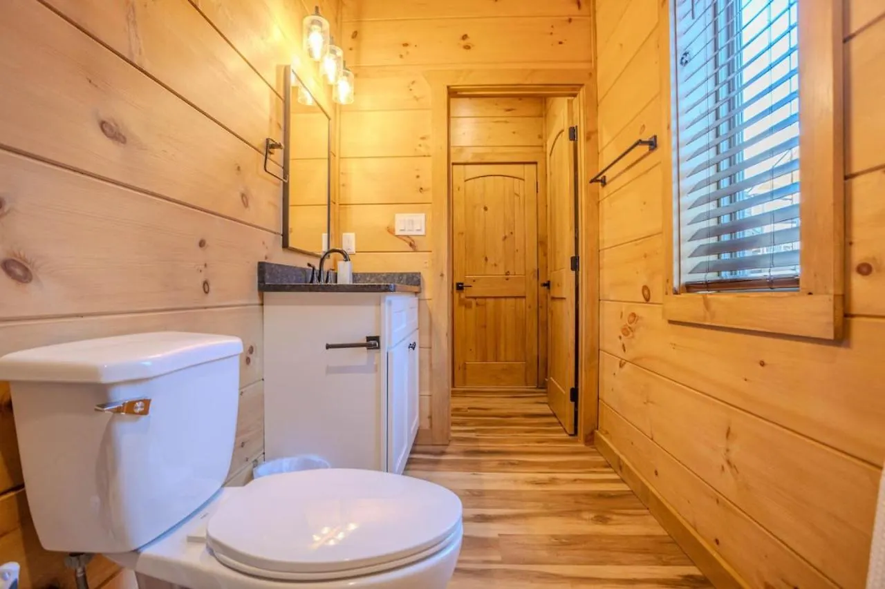2br Cozy In Smoky Mountains With Hot Tub Holiday home