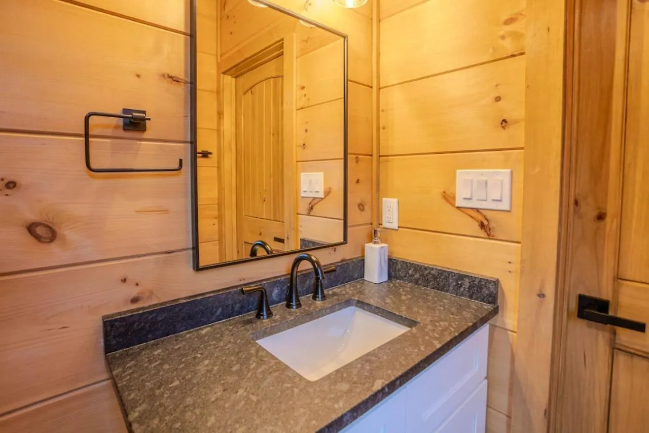 2br Cozy In Smoky Mountains With Hot Tub