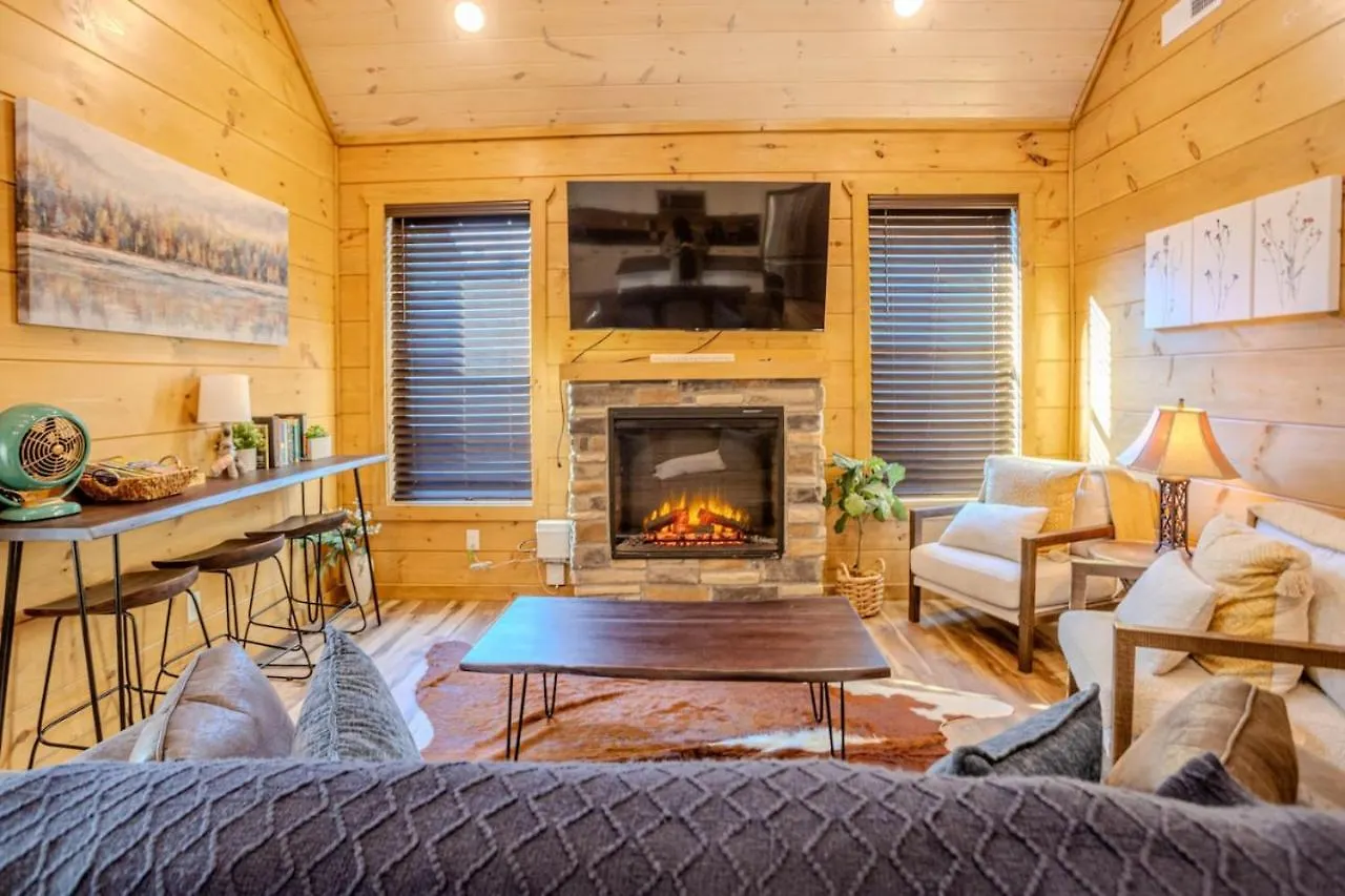 2br Cozy In Smoky Mountains With Hot Tub Holiday home *