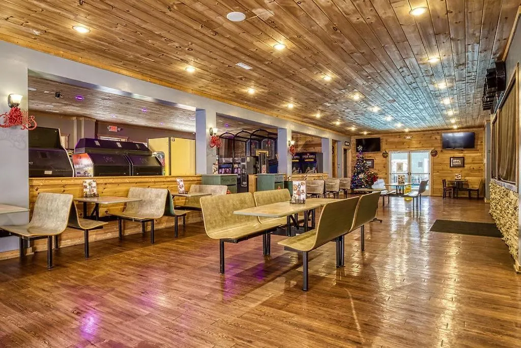An Awesome View, Game Area, Pools, Pavilion, Free Attraction Tickets, Dollywood And More! Holiday home