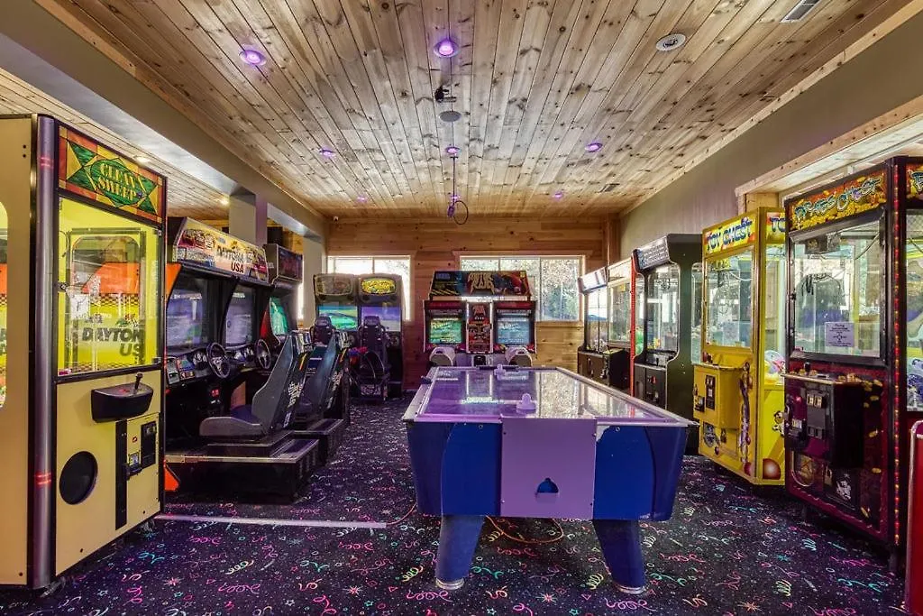 Holiday home An Awesome View, Game Area, Pools, Pavilion, Free Attraction Tickets, Dollywood And More! *