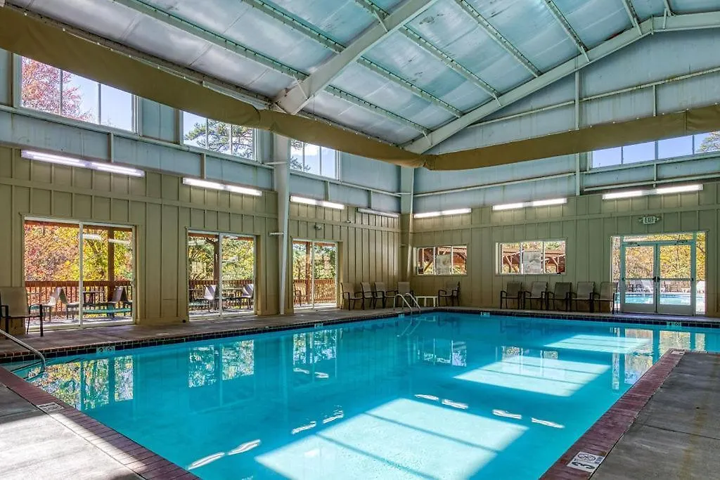 An Awesome View, Game Area, Pools, Pavilion, Free Attraction Tickets, Dollywood And More! Holiday home Pigeon Forge