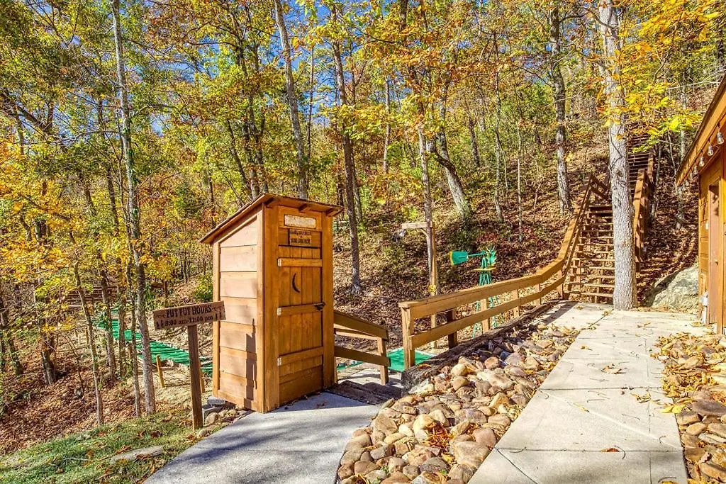Holiday home An Awesome View, Game Area, Pools, Pavilion, Free Attraction Tickets, Dollywood And More!