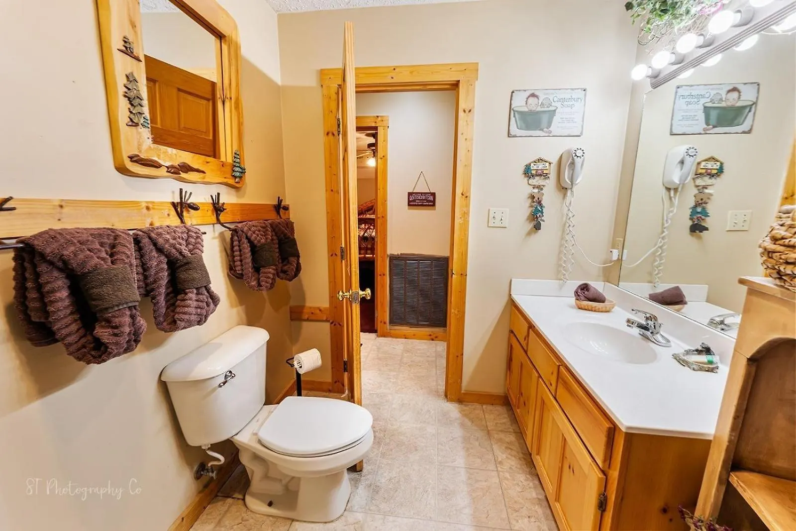 3 Bears One-level With Pool Table Holiday home Pigeon Forge