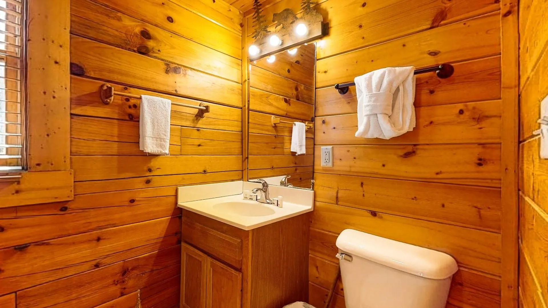 Pin Oak Cabin, Unit 241