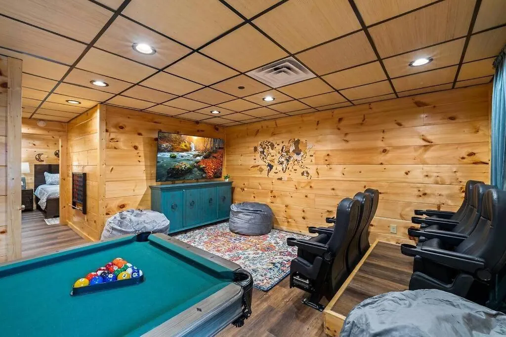 Hideaway 3 Bedroom - Sleeps 12, Hot Tub, Theater & Breathtaking Views! Holiday home *