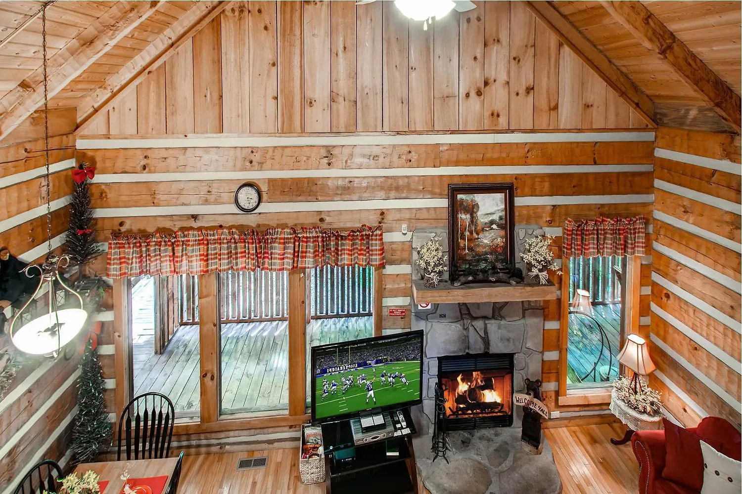 Mountain Hideaway Chalet *