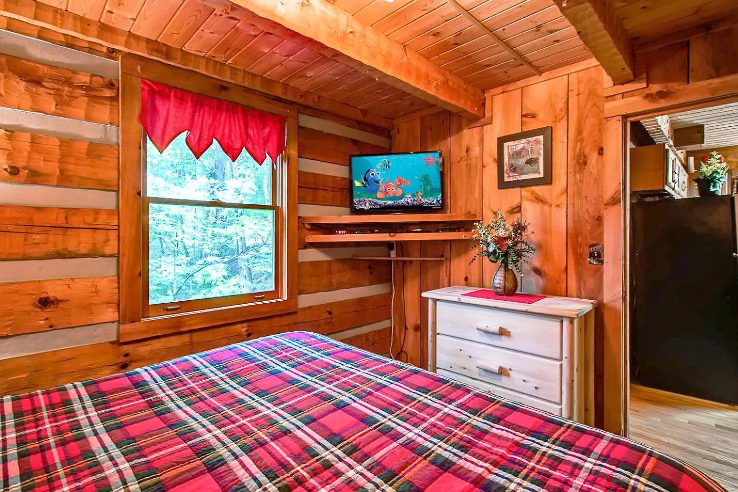 Mountain Hideaway Chalet Pigeon Forge