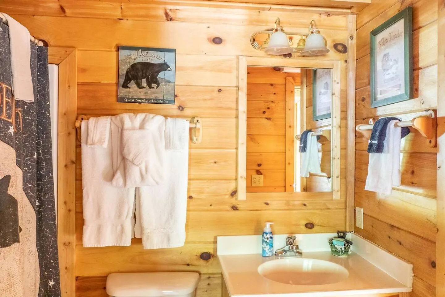 Eagles Ridge Retreat Hot Tub & Peaceful Views Holiday home Pigeon Forge