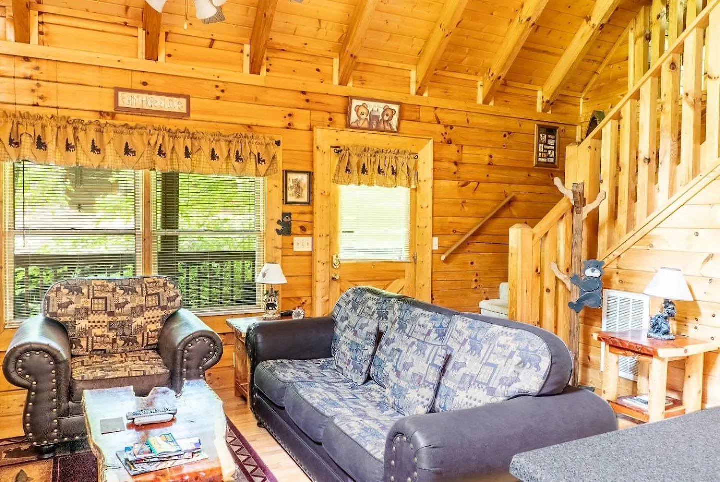 Eagles Ridge Retreat Hot Tub & Peaceful Views
