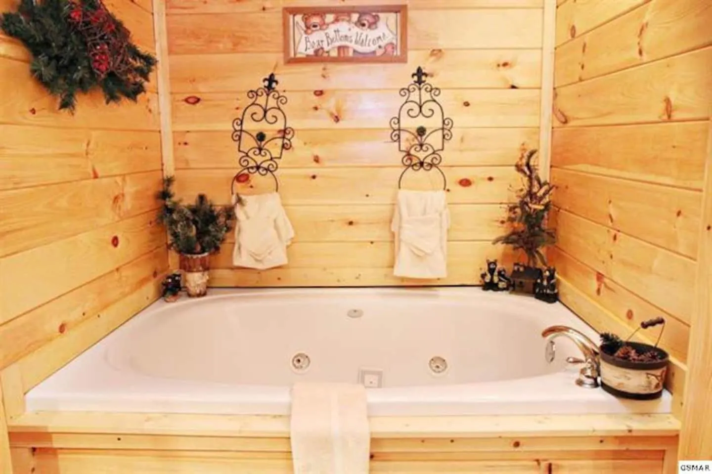 Eagles Ridge Retreat Hot Tub & Peaceful Views Pigeon Forge