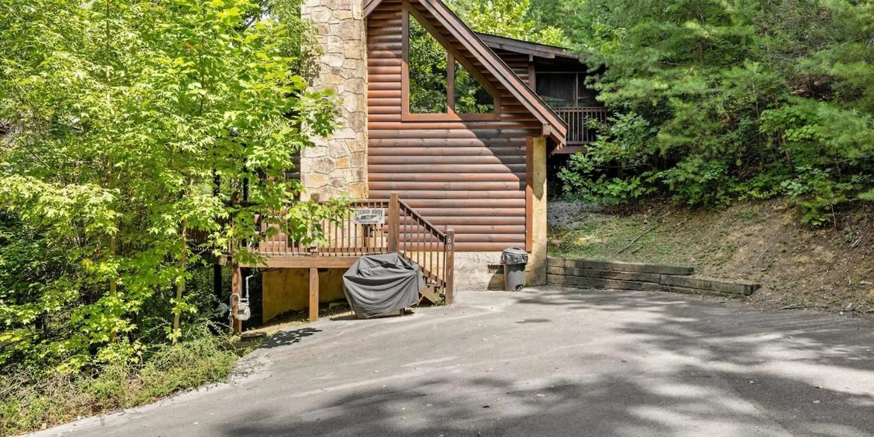 Eagles Ridge Retreat Hot Tub & Peaceful Views *