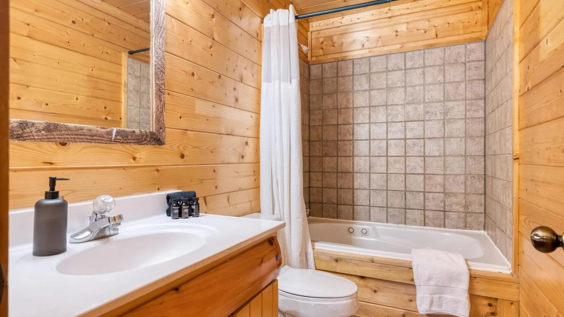 Brookshore By Avantstay Relaxing Backyard Creek 10mins From Casa de Férias