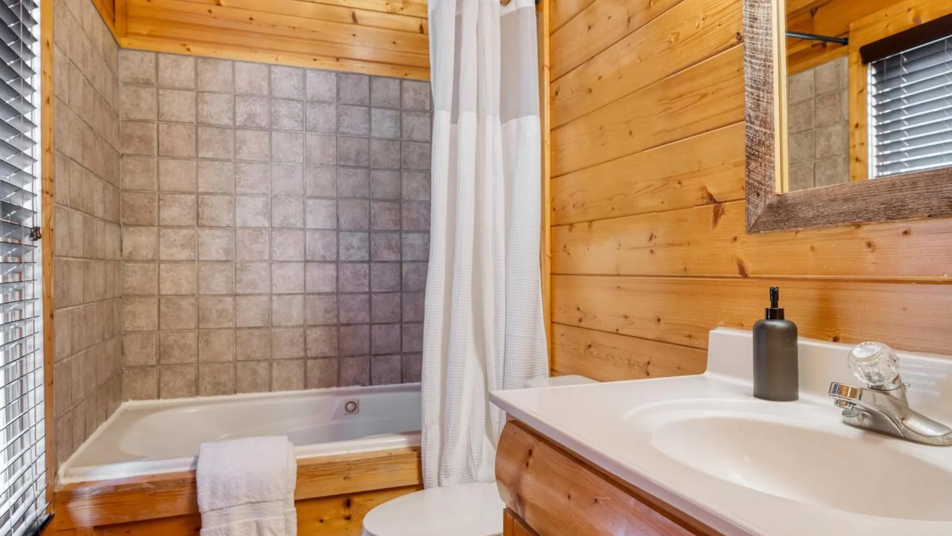 Brookshore By Avantstay Relaxing Backyard Creek 10mins From Casa de Férias *