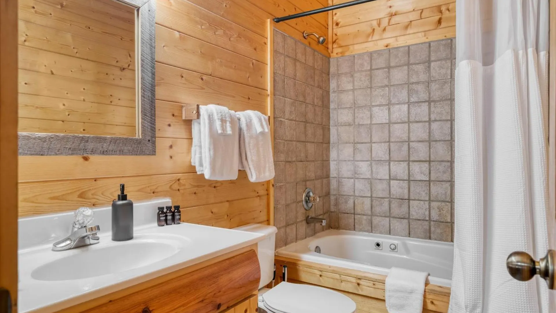 Brookshore By Avantstay Relaxing Backyard Creek 10mins From Casa de Férias *