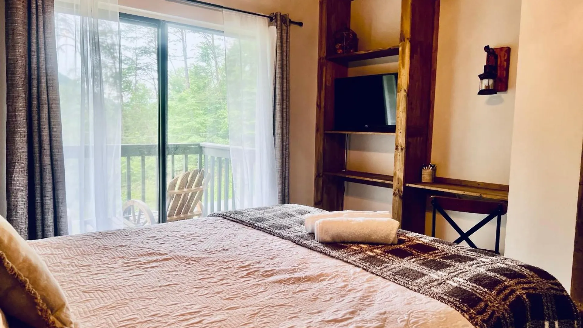 Pioneer Pass- Hot Tub, 2 Bdrm, W&d, Pets Ok * Pigeon Forge