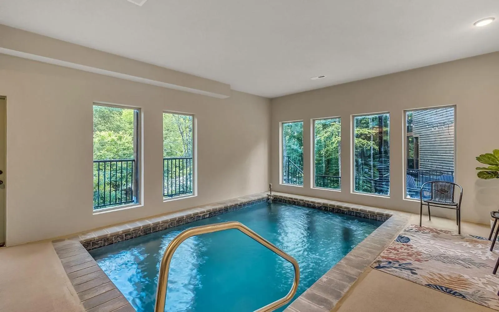 Villa Friendly Bear Plunge Pigeon Forge