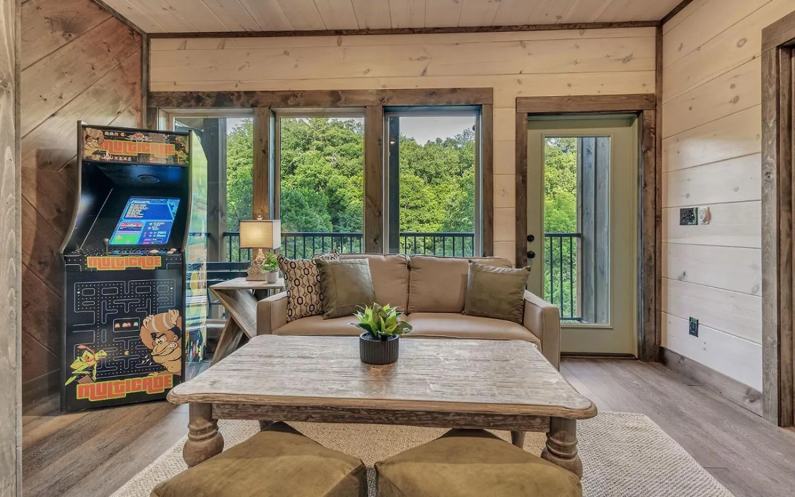 Friendly Bear Plunge Villa Pigeon Forge