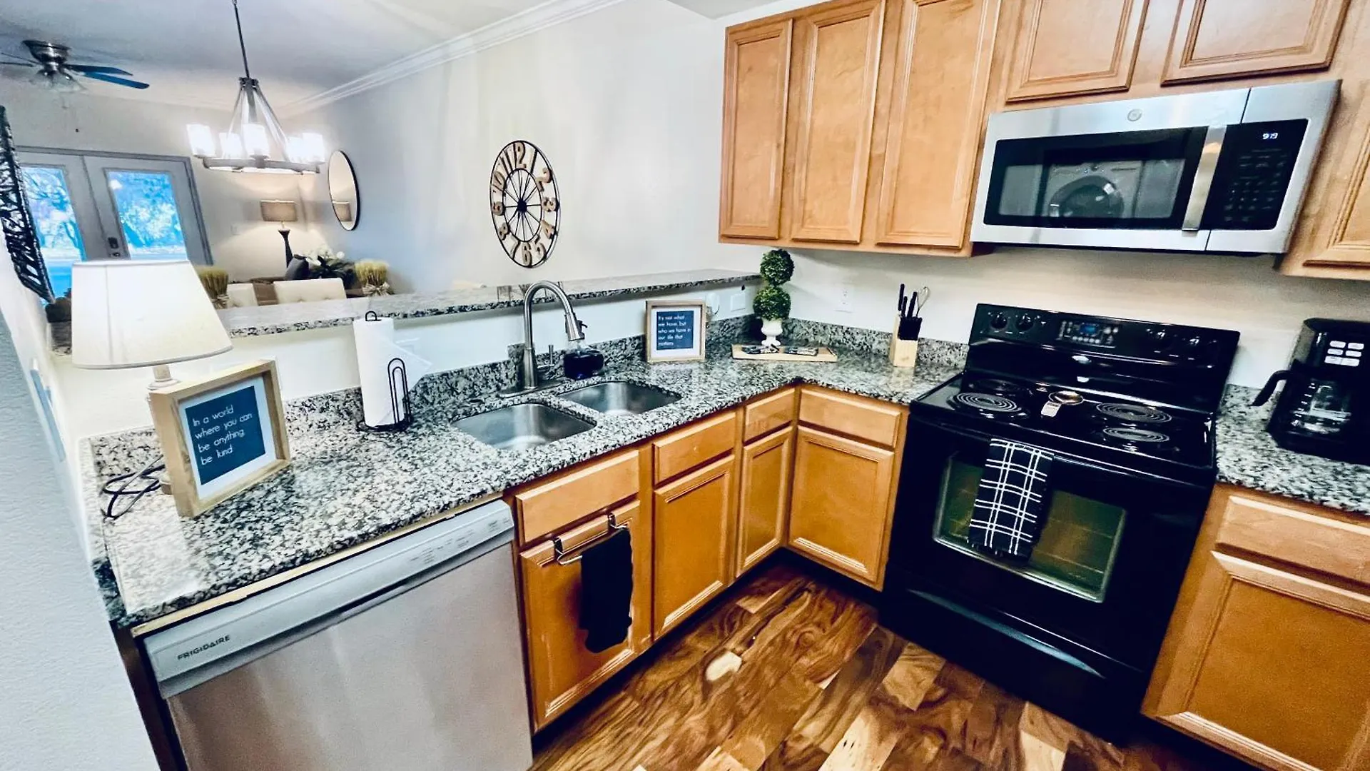 Holiday park Main Level 1 Bedroom Condo- Mountain View *