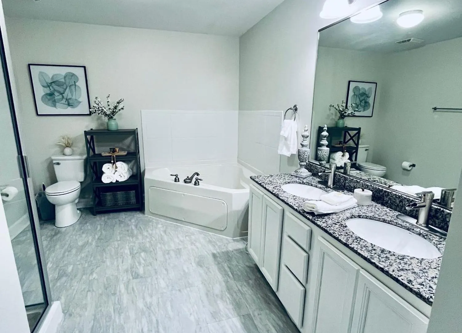 Main Level 1 Bedroom Condo- Mountain View *