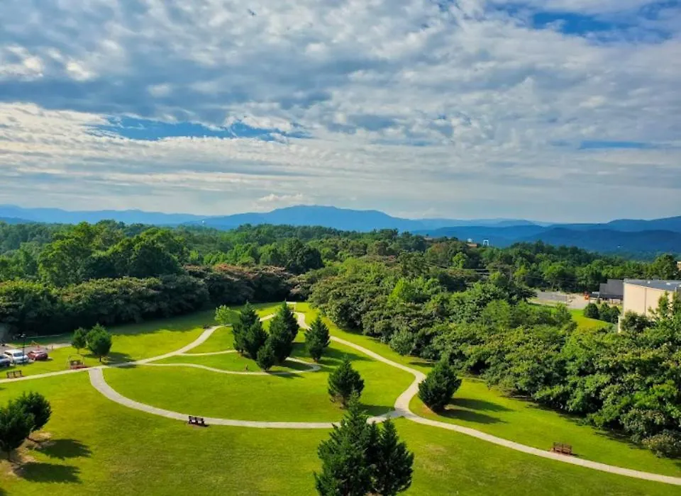 Main Level 1 Bedroom Condo- Mountain View Pigeon Forge