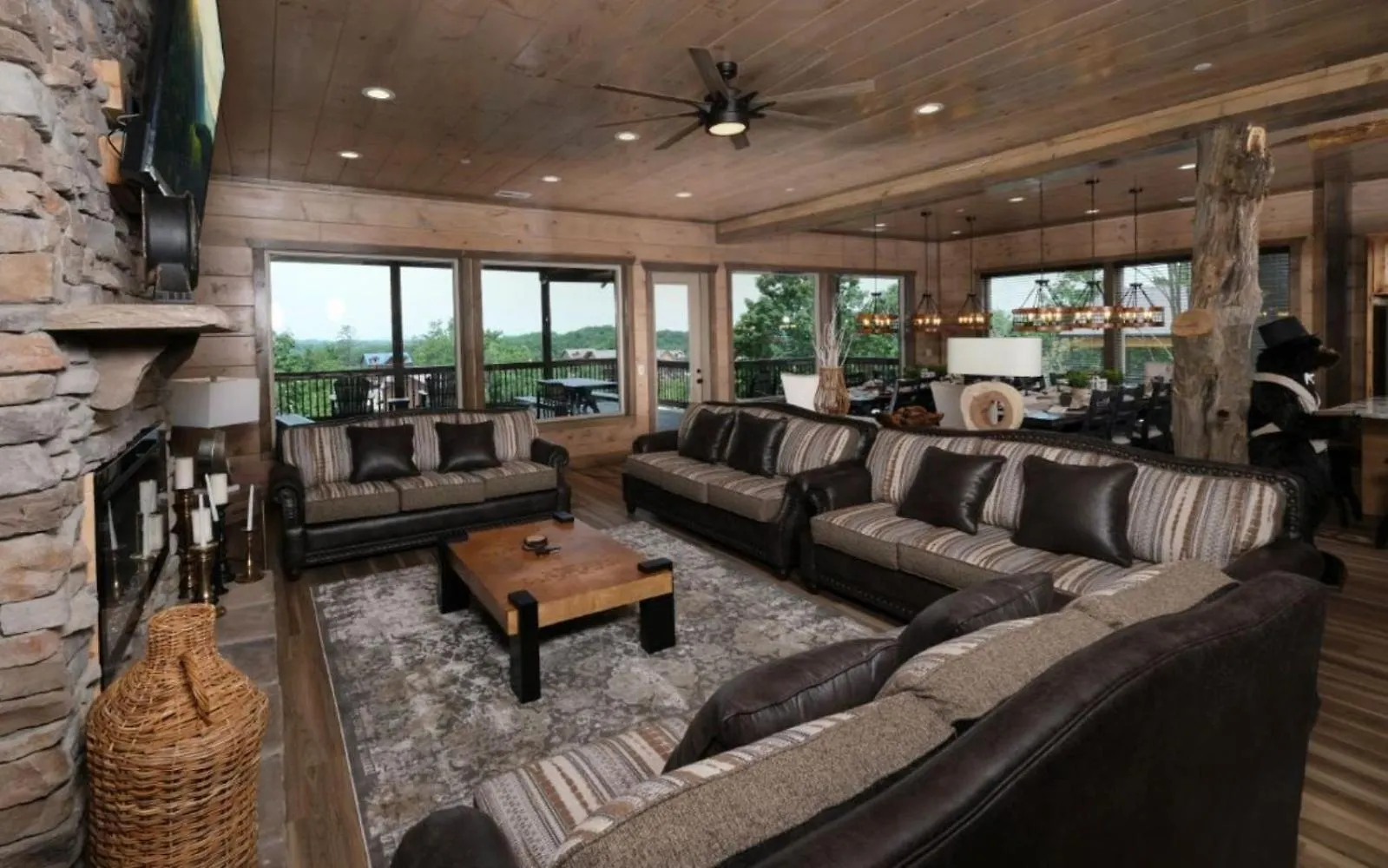 Hibernation Wonderland Villa Pigeon Forge