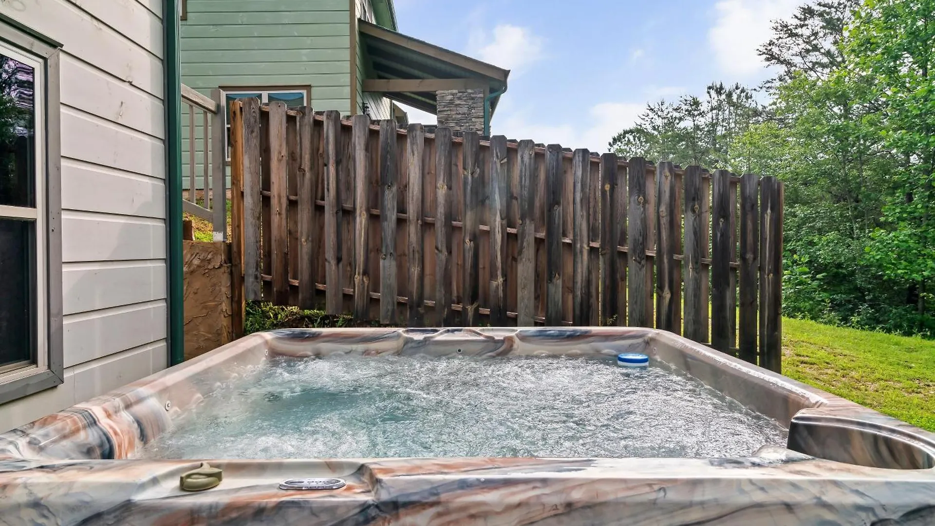 Holiday home Luxury 3-br Minutes From Parkway With Game And Hot Tub Pigeon Forge