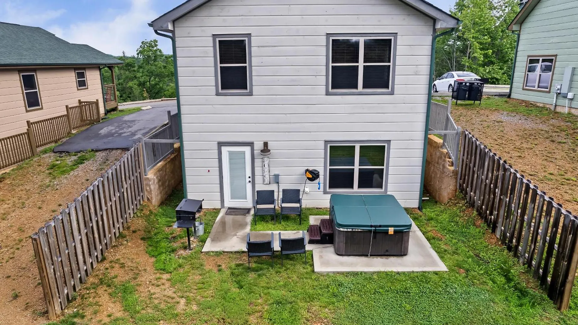 Luxury 3-br Minutes From Parkway With Game And Hot Tub *