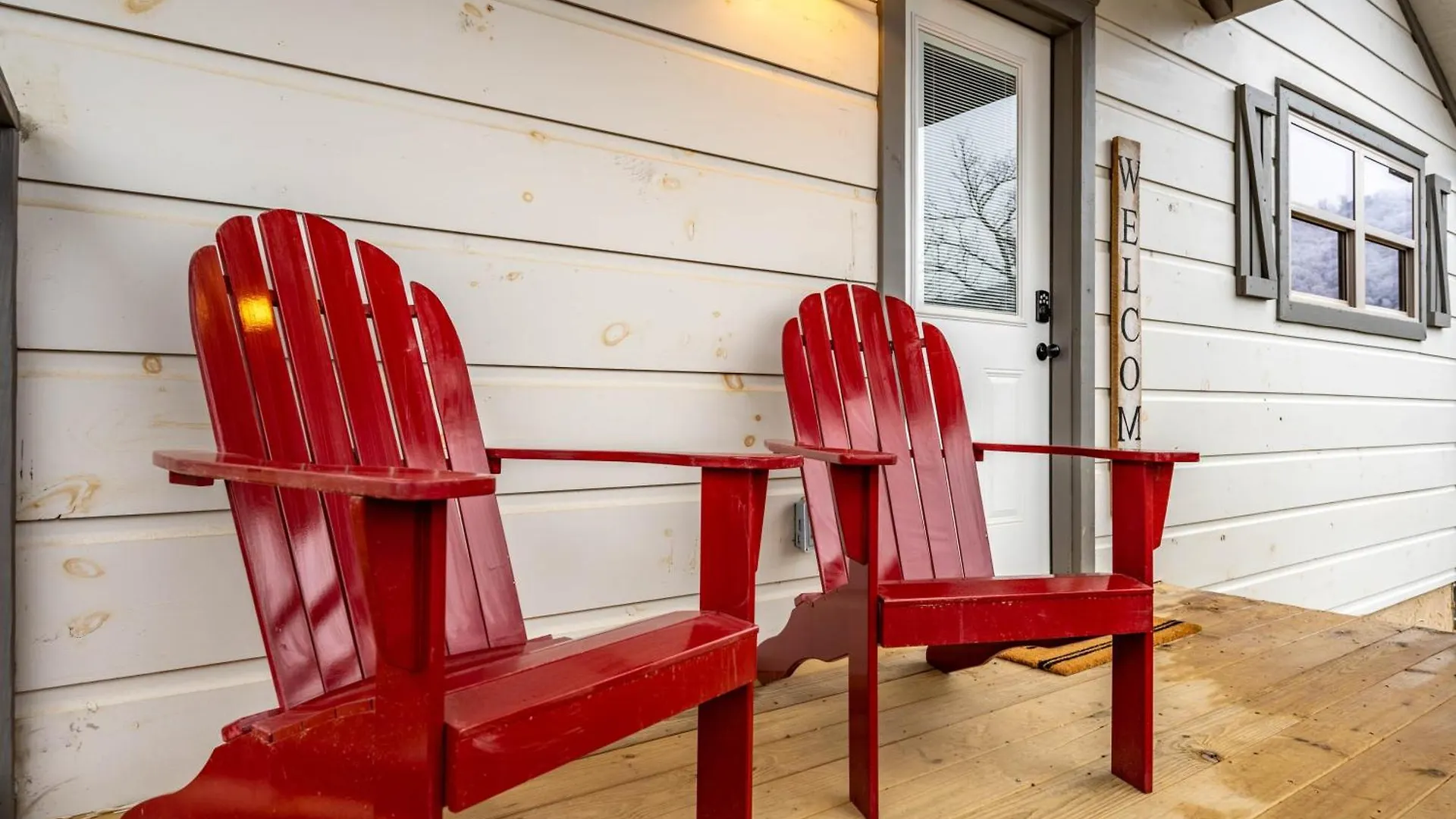 Luxury 3-br Minutes From Parkway With Game And Hot Tub