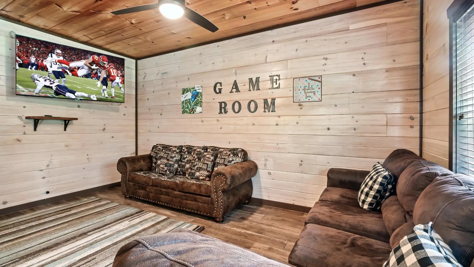 Holiday home Luxury 3-br Minutes From Parkway With Game And Hot Tub