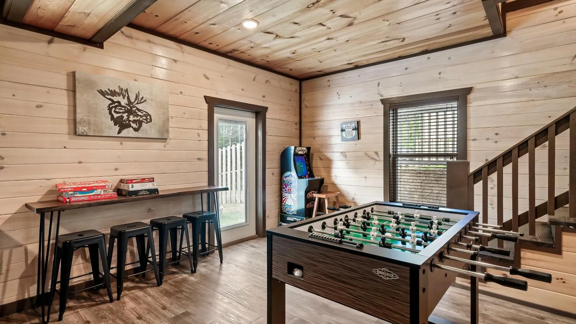 Luxury 3-br Minutes From Parkway With Game And Hot Tub