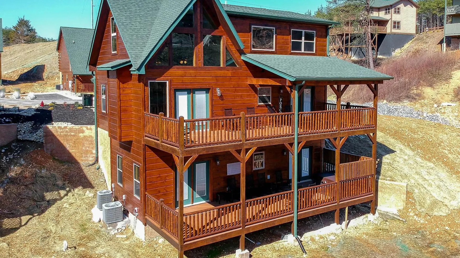 Luxury 4-br Near Parkway And Dollywood With Game And Hot Tub Pigeon Forge